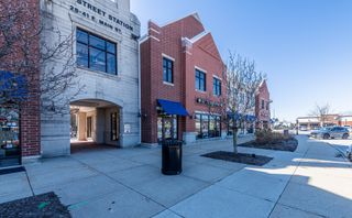 25 E Main Street 202, Roselle, IL 60172