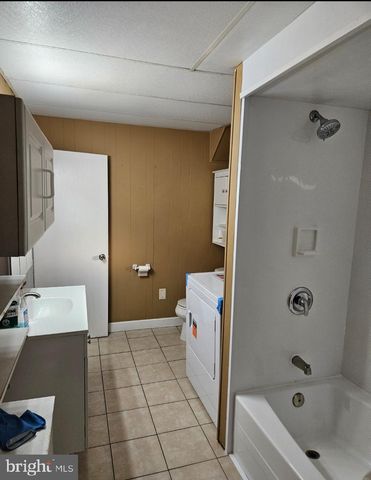 6124 WAYNE AVE, Pennsauken, NJ 08110