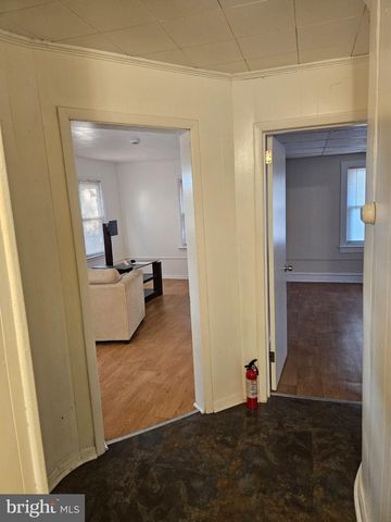 6124 WAYNE AVE, Pennsauken, NJ 08110
