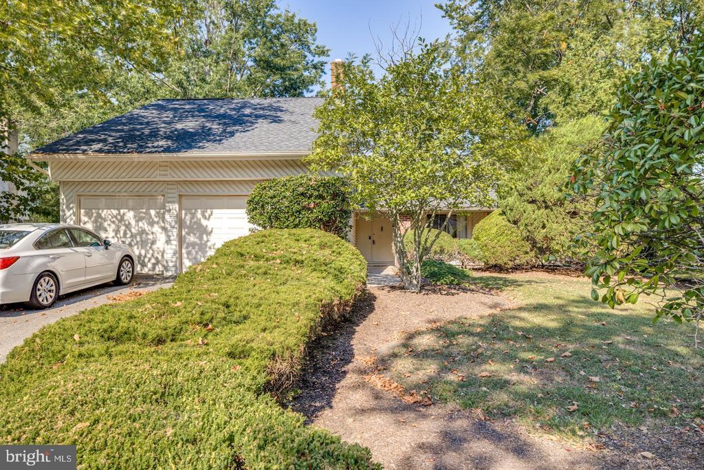 11 CONCORD RD, Marlton, NJ 08053