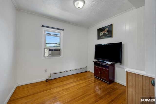 28 Sylvan Avenue, Bergenfield, NJ 07621