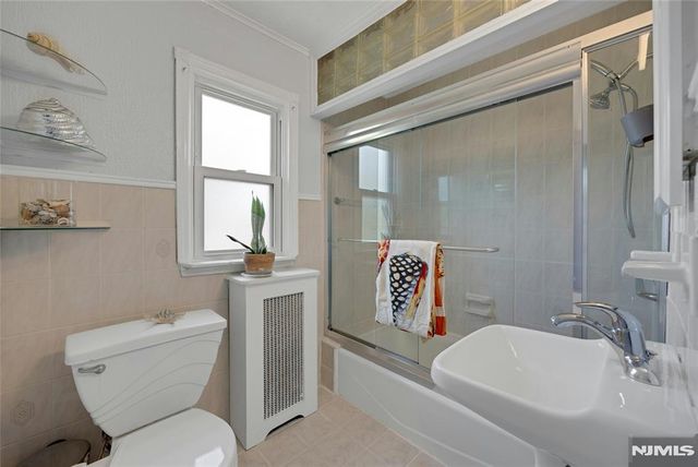 28 Sylvan Avenue, Bergenfield, NJ 07621