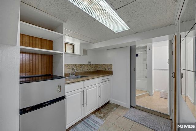 28 Sylvan Avenue, Bergenfield, NJ 07621