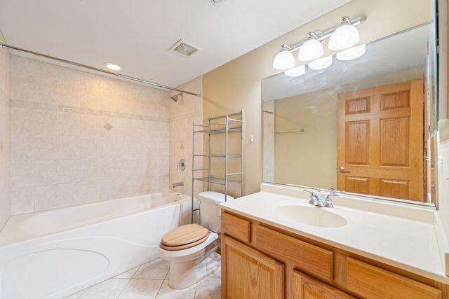 6559 W George Street 309, Chicago, IL 60634