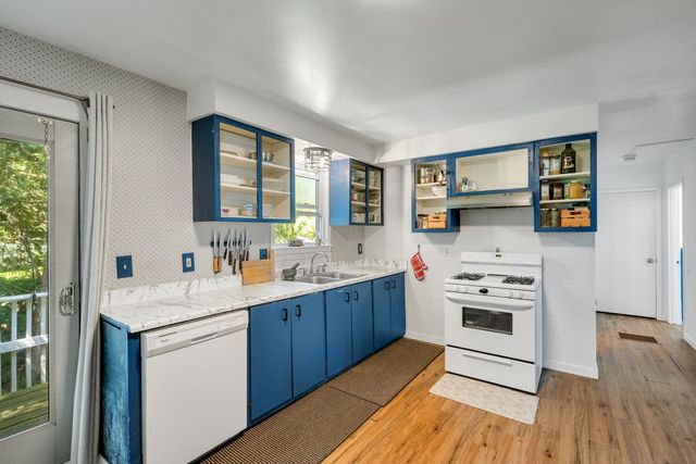 36 Plattsburg Avenue, Burlington, VT 05408