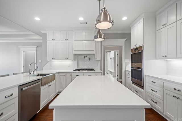 9908 Oak Heights Drive, Sherwood, AR 72120