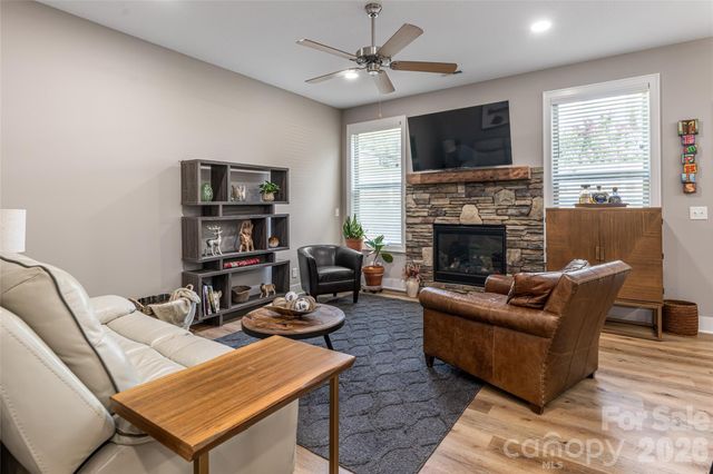 31 Burlington Lane, Fletcher, NC 28732