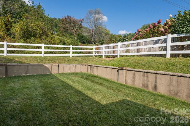 31 Burlington Lane, Fletcher, NC 28732