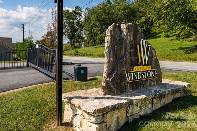 31 Burlington Lane, Fletcher, NC 28732