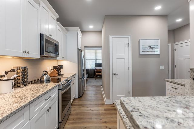 31 Burlington Lane, Fletcher, NC 28732