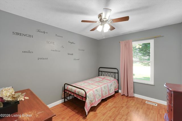 119 Ashley Ct, Louisville, KY 40229