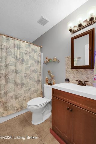 119 Ashley Ct, Louisville, KY 40229