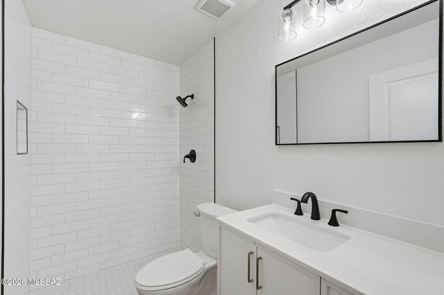 1824 N La Rienda Avenue, Tucson, AZ 85715