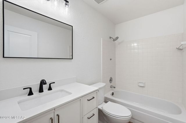 1824 N La Rienda Avenue, Tucson, AZ 85715