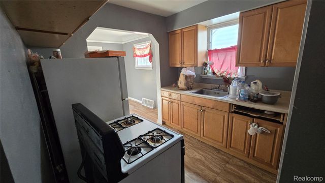 20553 Strasburg Street, Detroit, MI 48205