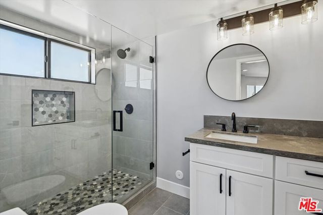 819 E La Palma Drive 5, Inglewood, CA 90301