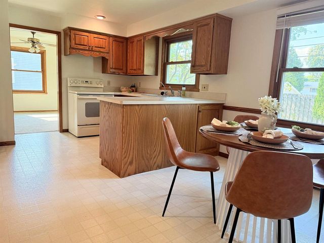 1825 N DOUGLAS STREET, Appleton, WI 54914