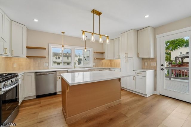 324 Thomas Ave, Lyndhurst Twp., NJ 07071