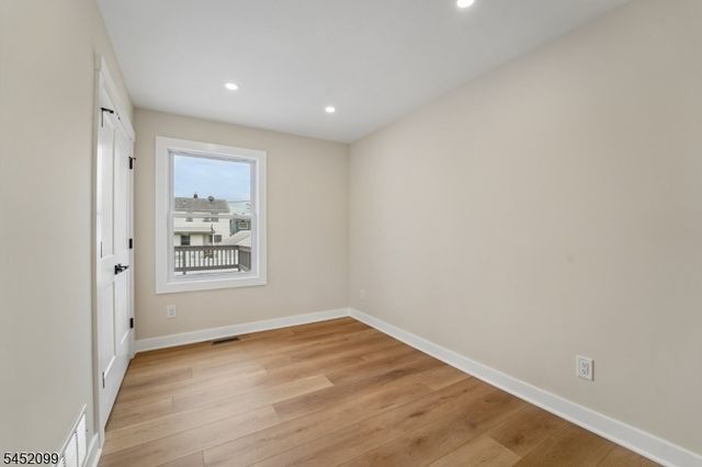 324 Thomas Ave, Lyndhurst Twp., NJ 07071
