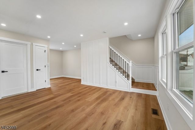 324 Thomas Ave, Lyndhurst Twp., NJ 07071