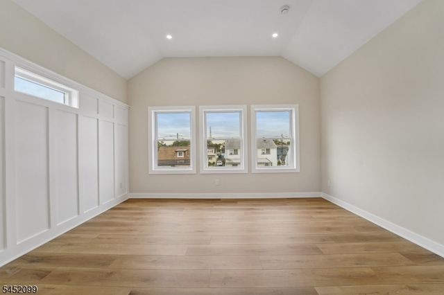 324 Thomas Ave, Lyndhurst Twp., NJ 07071