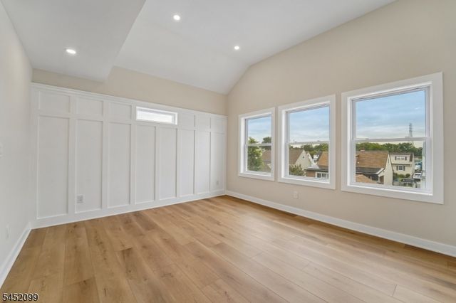 324 Thomas Ave, Lyndhurst Twp., NJ 07071