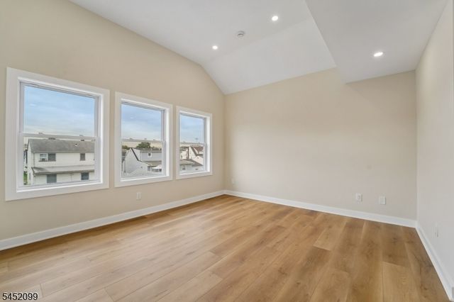 324 Thomas Ave, Lyndhurst Twp., NJ 07071