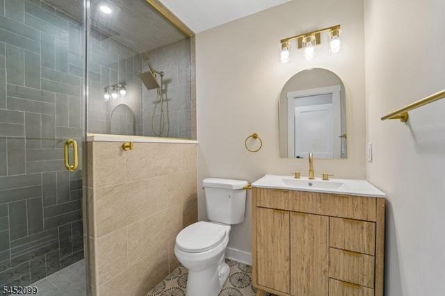 324 Thomas Ave, Lyndhurst Twp., NJ 07071