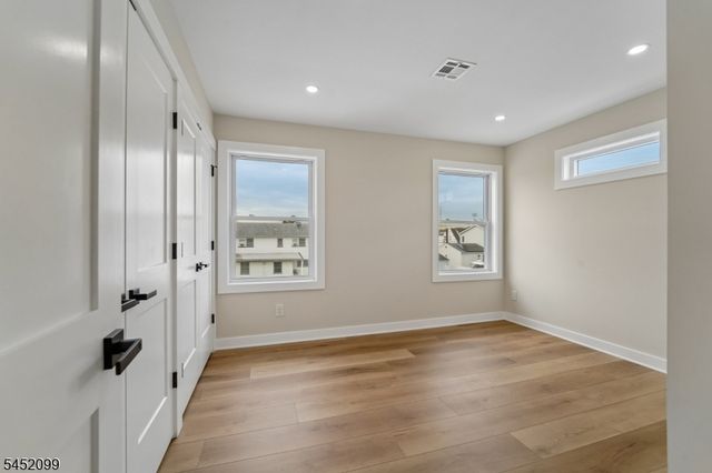 324 Thomas Ave, Lyndhurst Twp., NJ 07071