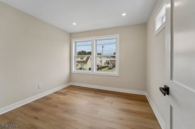 324 Thomas Ave, Lyndhurst Twp., NJ 07071