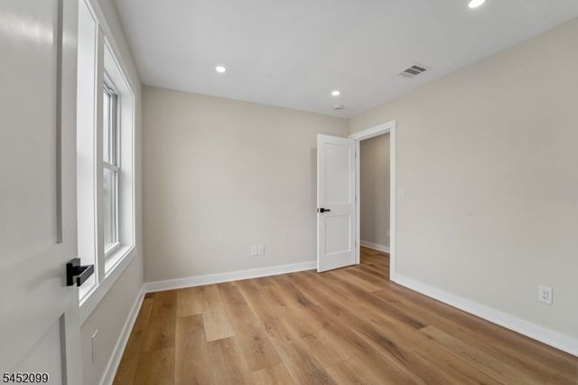 324 Thomas Ave, Lyndhurst Twp., NJ 07071