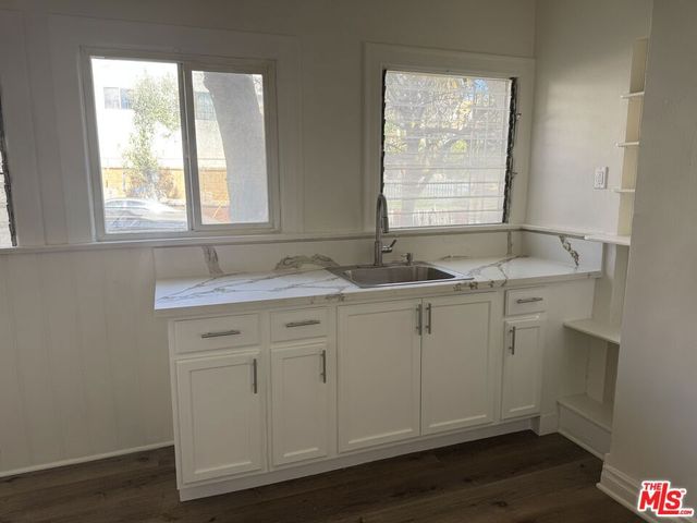 901 S Berendo Street, Los Angeles, CA 90006