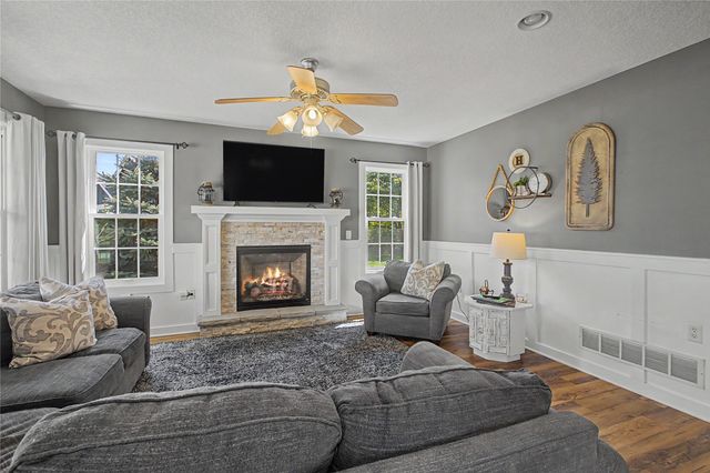 1203 8th Street, Dallas Center, IA 50063