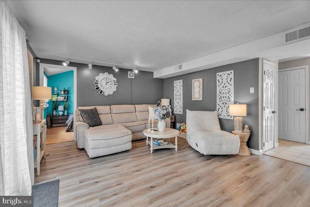 1543 WHEATFIELD LN, Warminster, PA 18974