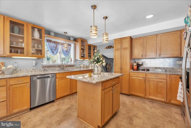1543 WHEATFIELD LN, Warminster, PA 18974
