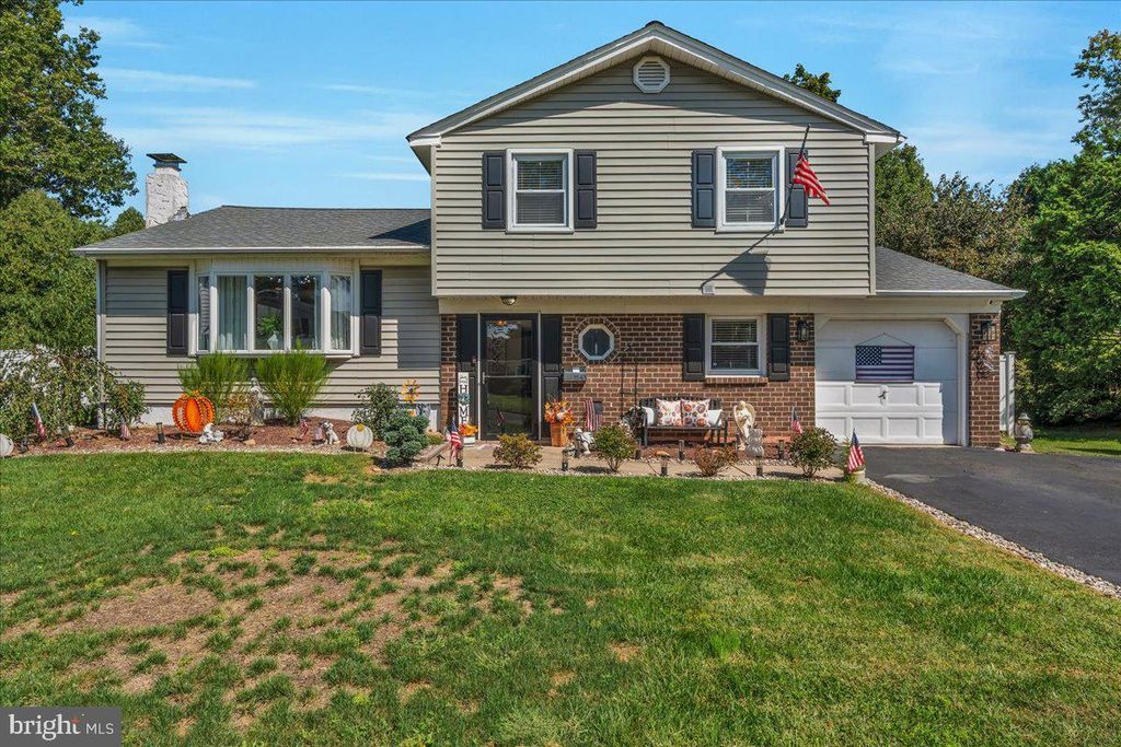 1543 WHEATFIELD LN, Warminster, PA 18974