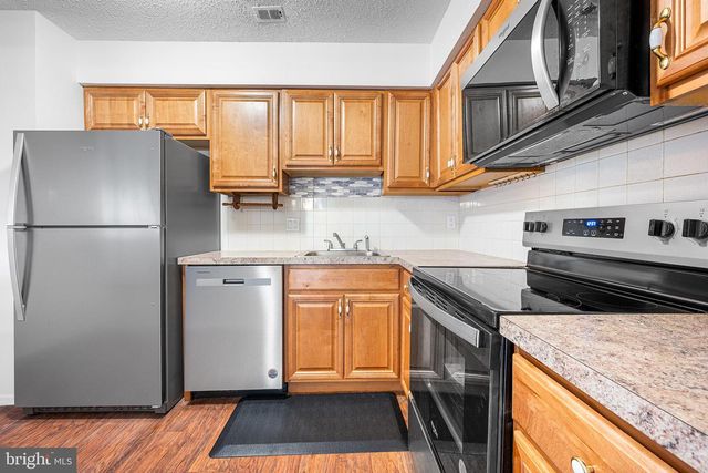 32 CHISWICK DR, Lindenwold, NJ 08021