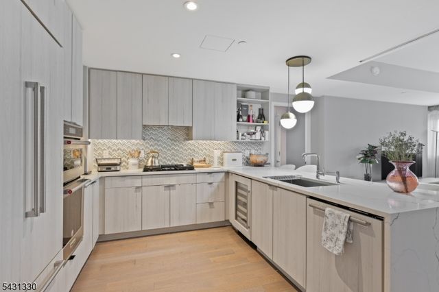 800 Ave Port Imp920 920, Weehawken Twp., NJ 07086