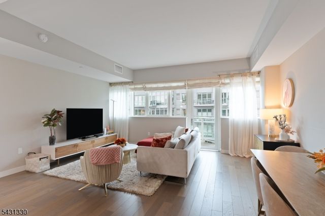 800 Ave Port Imp920 920, Weehawken Twp., NJ 07086