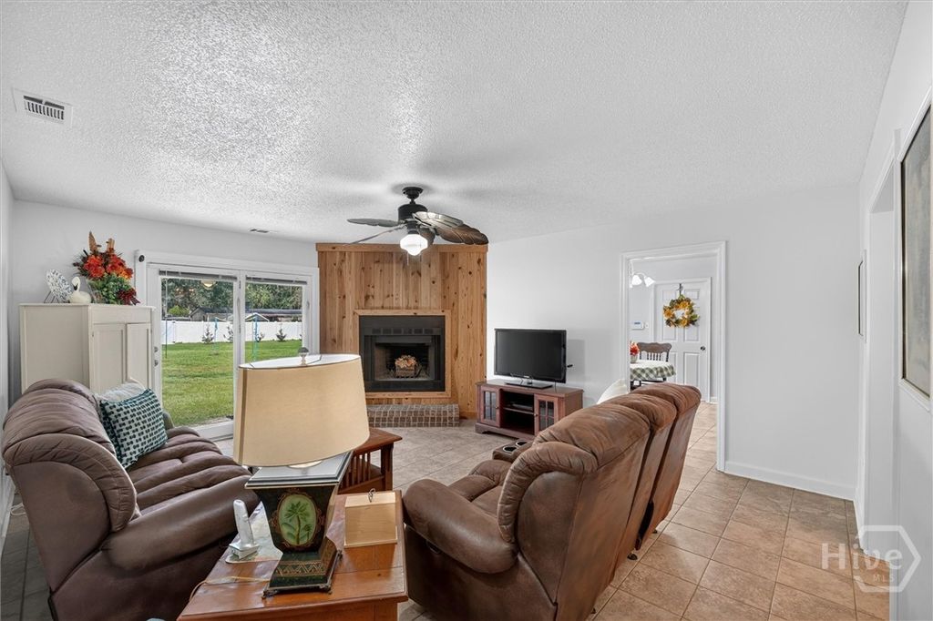 Image 10 of property listing at 378 Brisbon Road, Richmond Hill, GA 31324