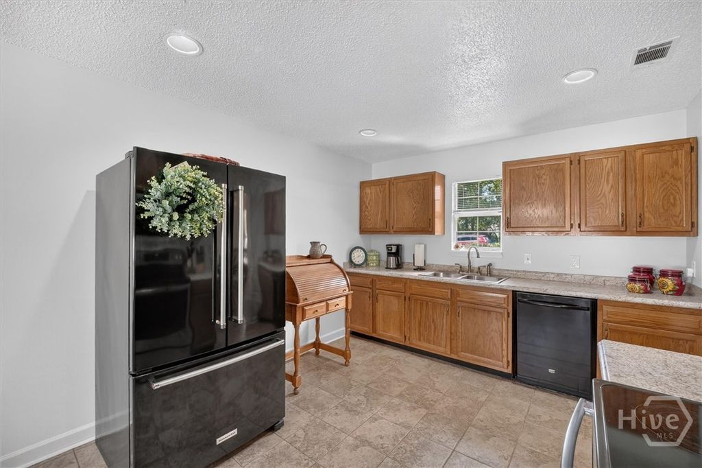 Image 15 of property listing at 378 Brisbon Road, Richmond Hill, GA 31324