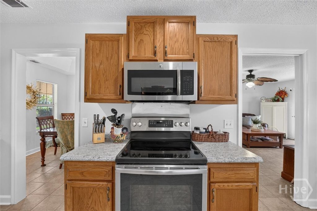 Image 16 of property listing at 378 Brisbon Road, Richmond Hill, GA 31324