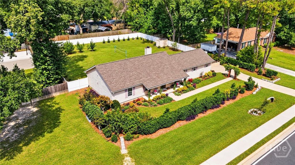 Image 2 of property listing at 378 Brisbon Road, Richmond Hill, GA 31324