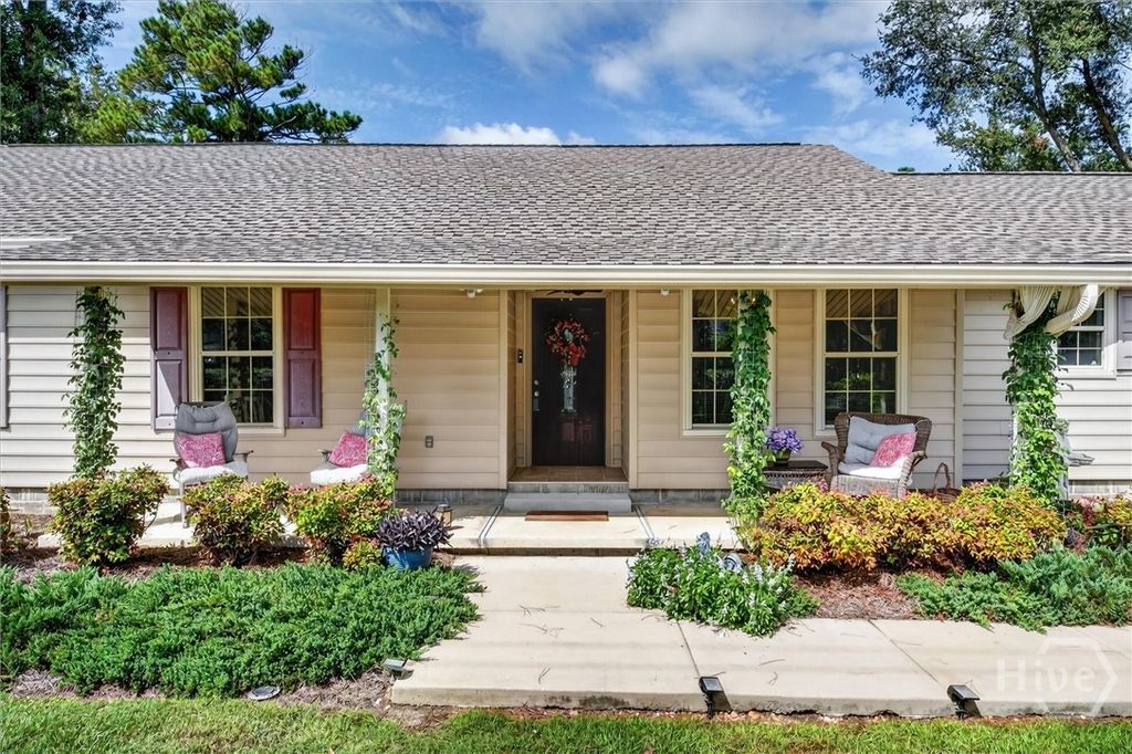 Image 6 of property listing at 378 Brisbon Road, Richmond Hill, GA 31324