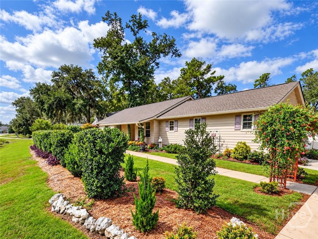 Image 7 of property listing at 378 Brisbon Road, Richmond Hill, GA 31324
