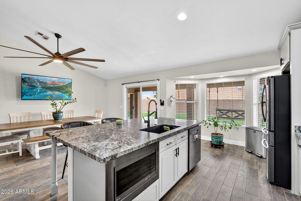 Image 10 of property listing at 3242 N RICARDO Circle, Mesa, AZ 85215