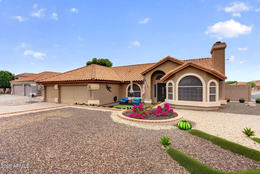 Image 2 of property listing at 3242 N RICARDO Circle, Mesa, AZ 85215