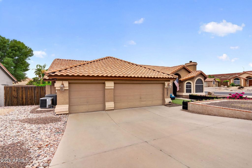 Image 4 of property listing at 3242 N RICARDO Circle, Mesa, AZ 85215
