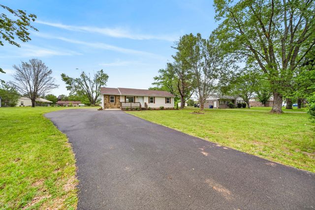 1440 Old Highway 52, Lafayette, TN 37083