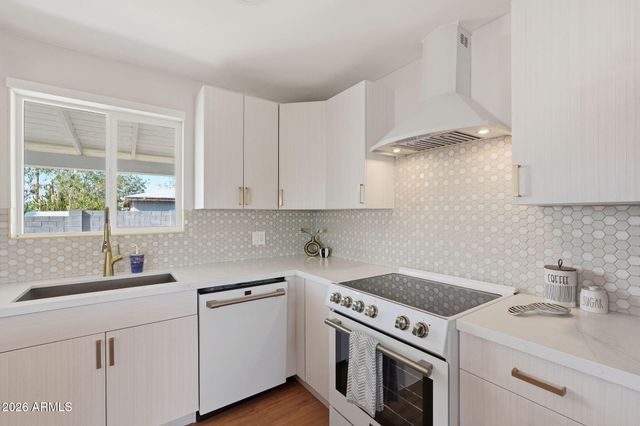 1502 E HATCHER Road, Phoenix, AZ 85020